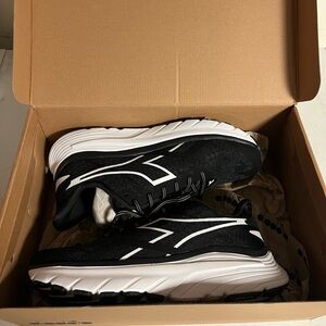 Brand new Diadora without tags
